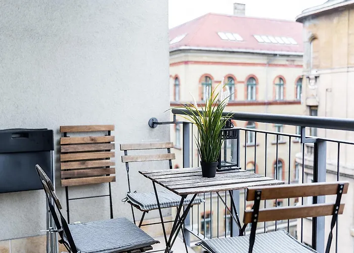 Free Parking - Downtown Location, Balcony & Nespresso *