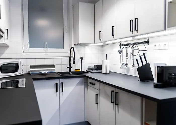 Apartament Free Parking - Downtown Location, Balcony & Nespresso