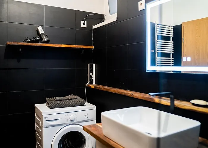 Free Parking - Downtown Location, Balcony & Nespresso *